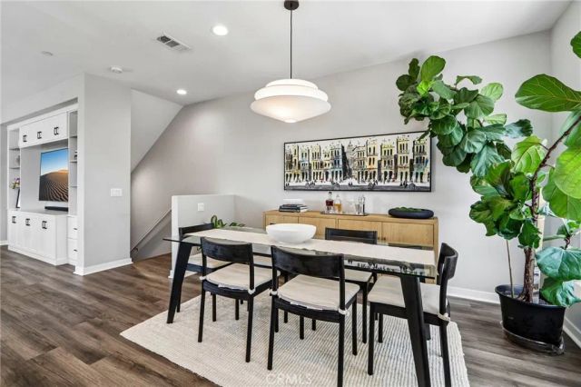 13219 Victory Boulevard, Van Nuys, CA 91401