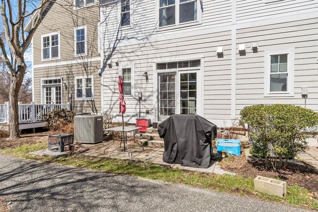 7 Lark Dr 202, Boston, MA 02126