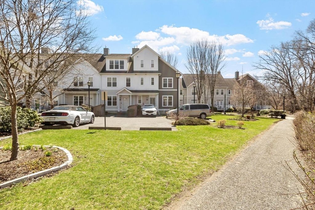 7 Lark Dr 202, Boston, MA 02126