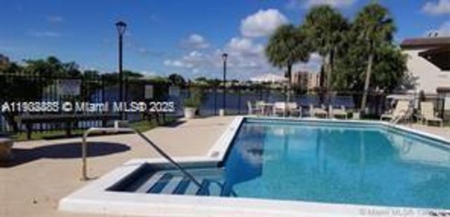 10060 NW 9th St Cir 20, Miami, FL 33172