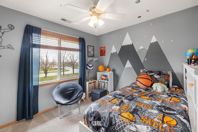9414 Red Sunset Drive, West Des Moines, IA 50266