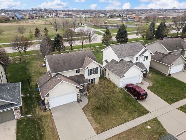 9414 Red Sunset Drive, West Des Moines, IA 50266
