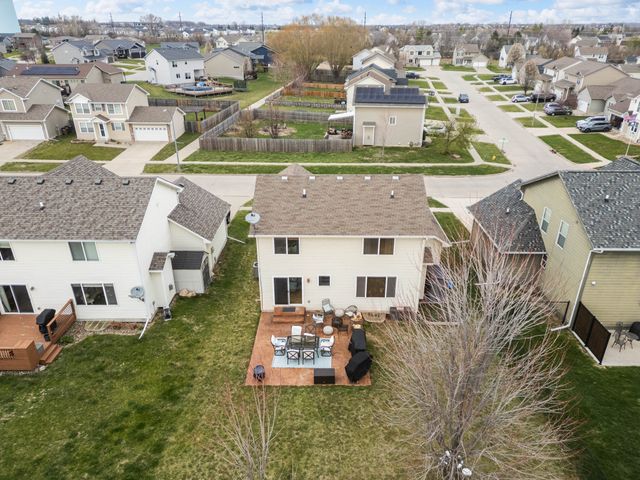 9414 Red Sunset Drive, West Des Moines, IA 50266