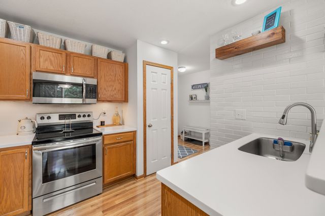9414 Red Sunset Drive, West Des Moines, IA 50266