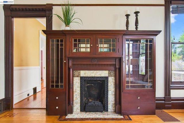 2214 2214 Clinton Ave, Alameda, CA 94501