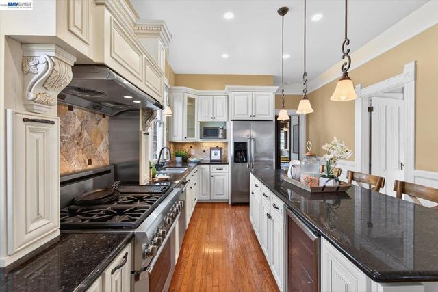 2214 2214 Clinton Ave, Alameda, CA 94501