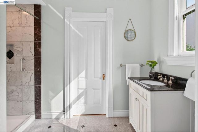 2214 2214 Clinton Ave, Alameda, CA 94501