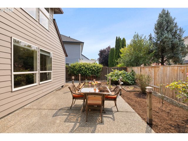 1264 Ne Estelle Ct, Hillsboro, OR 97124