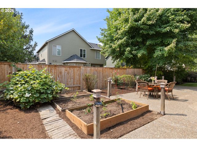1264 Ne Estelle Ct, Hillsboro, OR 97124