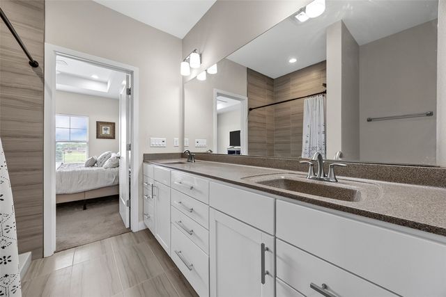 1315 E Tartan Dr, North Liberty, IA 52317