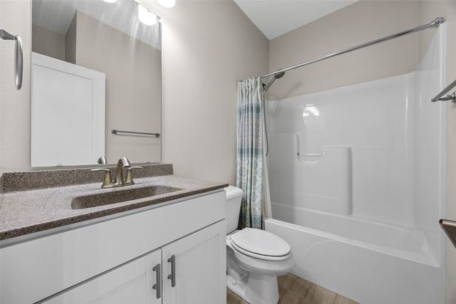 1315 E Tartan Dr, North Liberty, IA 52317