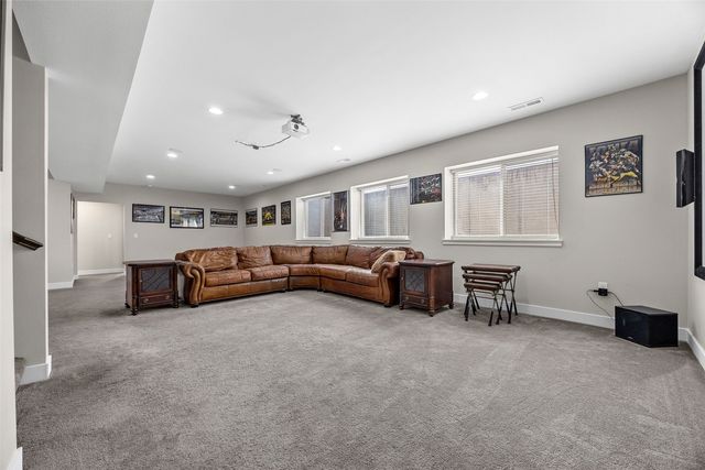 1315 E Tartan Dr, North Liberty, IA 52317