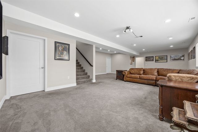 1315 E Tartan Dr, North Liberty, IA 52317