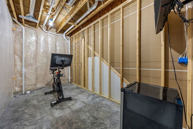 1315 E Tartan Dr, North Liberty, IA 52317