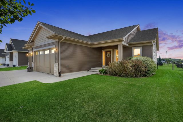 1315 E Tartan Dr, North Liberty, IA 52317