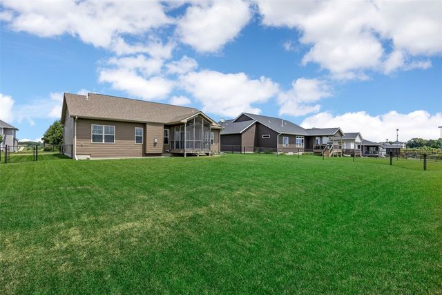 1315 E Tartan Dr, North Liberty, IA 52317