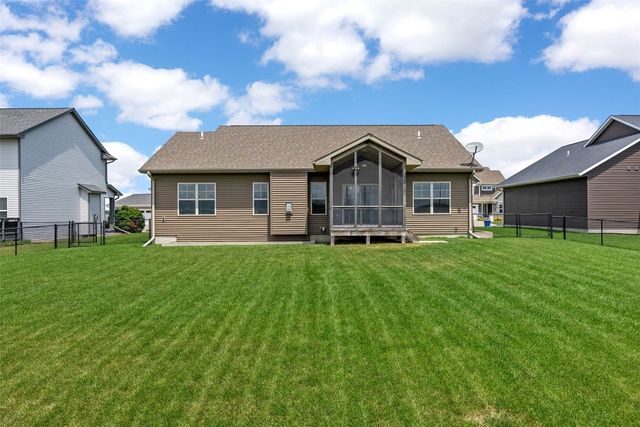 1315 E Tartan Dr, North Liberty, IA 52317