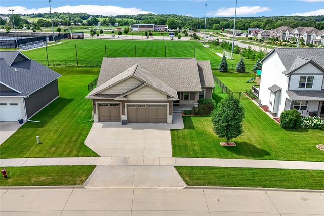 1315 E Tartan Dr, North Liberty, IA 52317