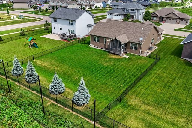 1315 E Tartan Dr, North Liberty, IA 52317