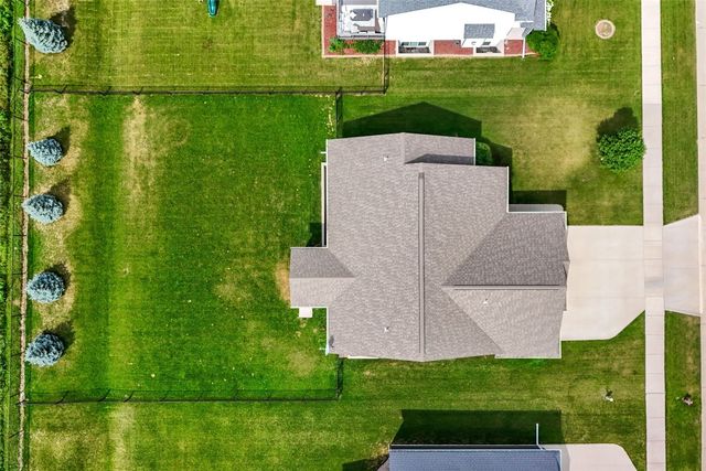 1315 E Tartan Dr, North Liberty, IA 52317