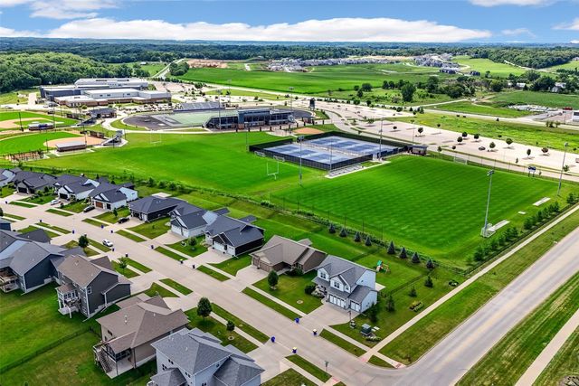 1315 E Tartan Dr, North Liberty, IA 52317