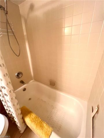 4240 Chantelle DR B103, Naples, FL 34112