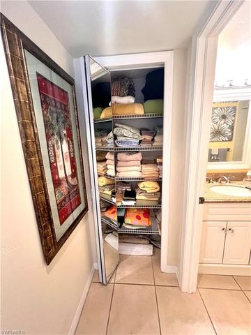 4240 Chantelle DR B103, Naples, FL 34112