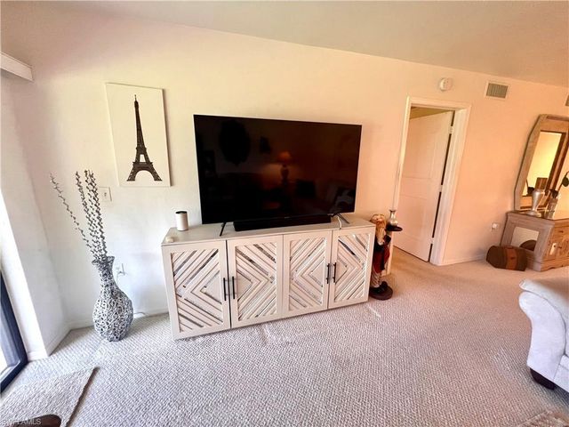 4240 Chantelle DR B103, Naples, FL 34112