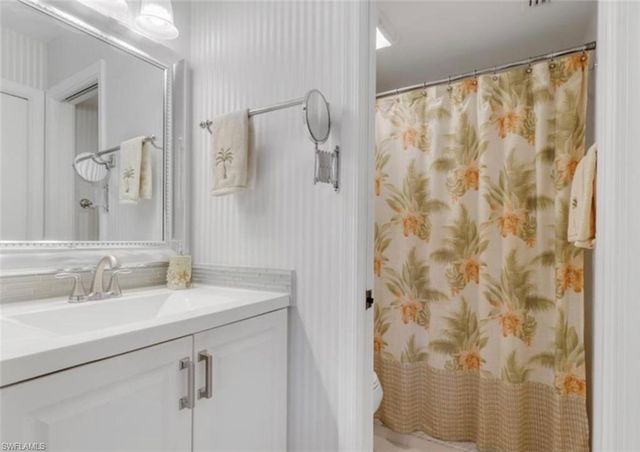 4240 Chantelle DR B103, Naples, FL 34112