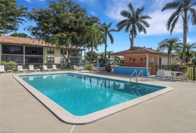 4240 Chantelle DR B103, Naples, FL 34112