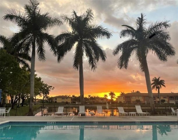 4240 Chantelle DR B103, Naples, FL 34112