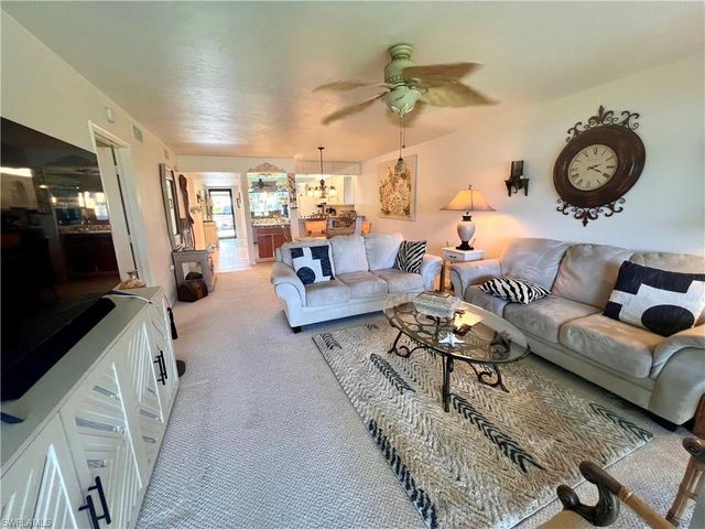 4240 Chantelle DR B103, Naples, FL 34112