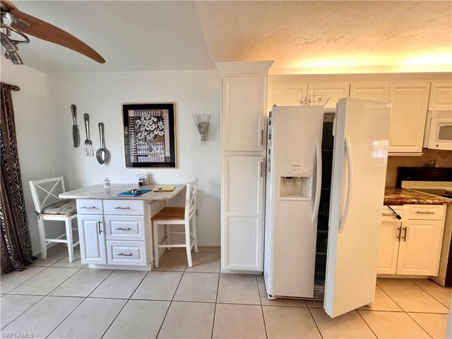 4240 Chantelle DR B103, Naples, FL 34112