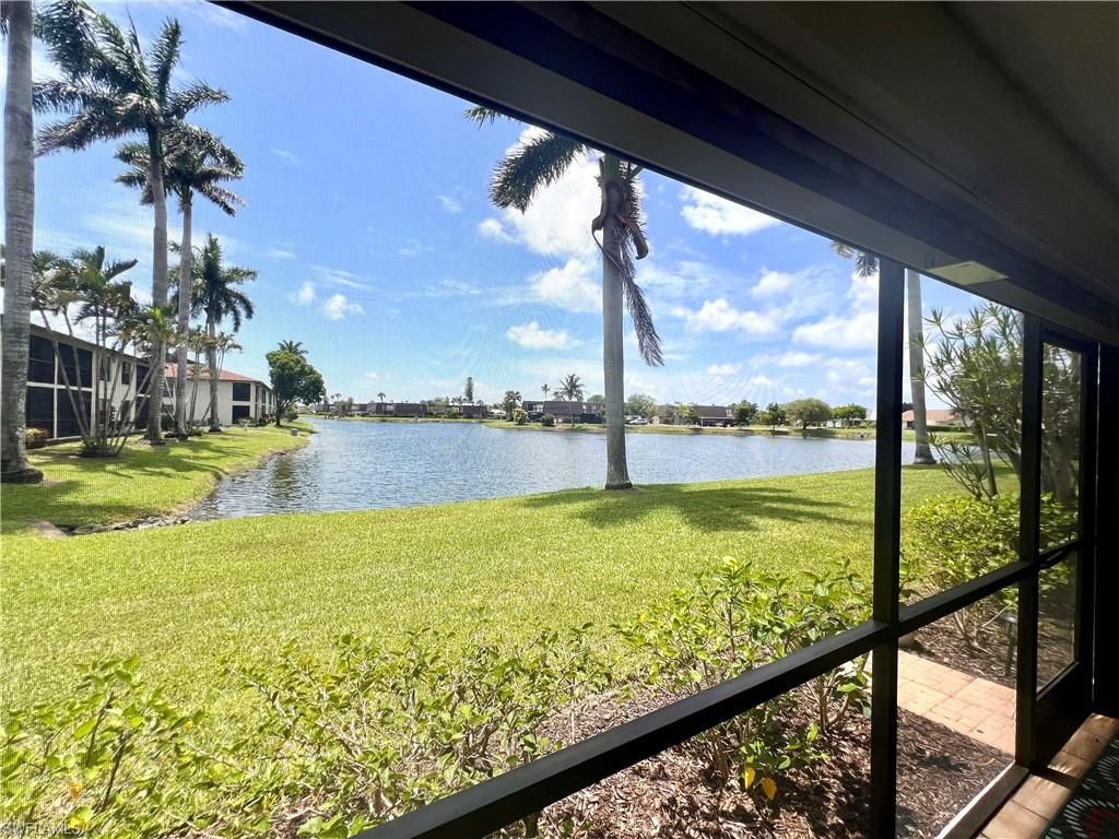 4240 Chantelle DR B103, Naples, FL 34112