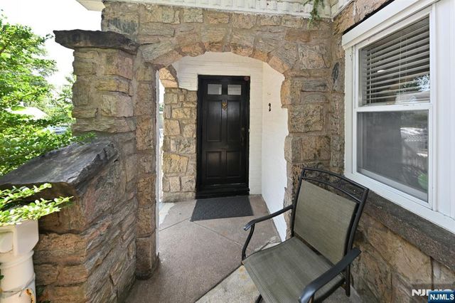 2 Youngs Place, Saddle Brook, NJ 07663