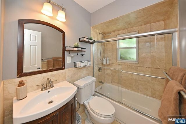 2 Youngs Place, Saddle Brook, NJ 07663