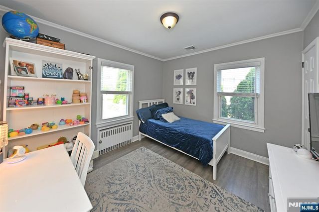 2 Youngs Place, Saddle Brook, NJ 07663