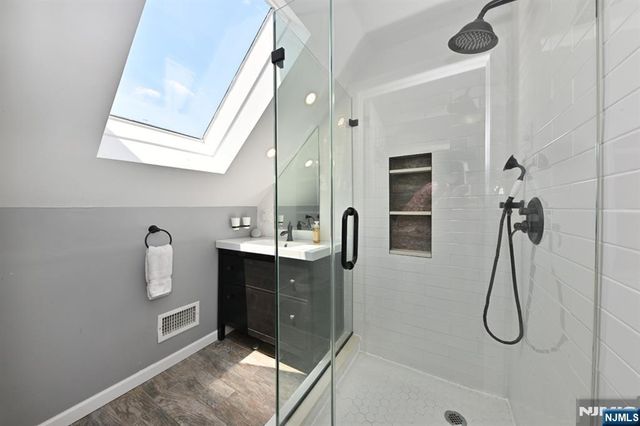 2 Youngs Place, Saddle Brook, NJ 07663