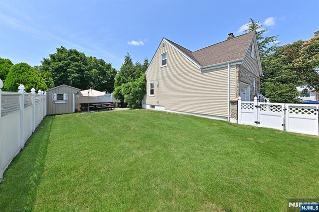 2 Youngs Place, Saddle Brook, NJ 07663