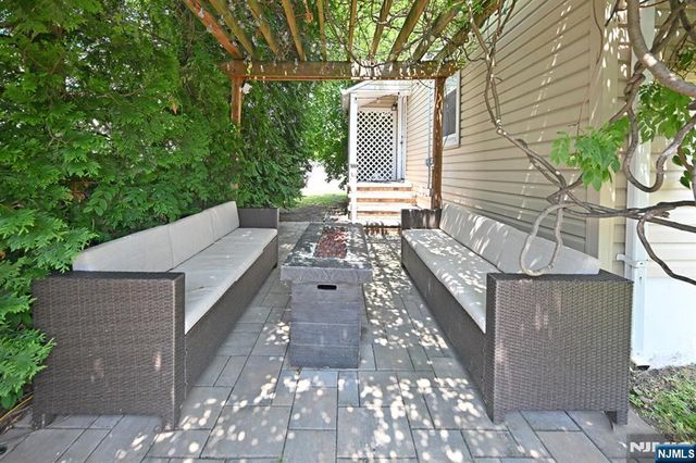 2 Youngs Place, Saddle Brook, NJ 07663