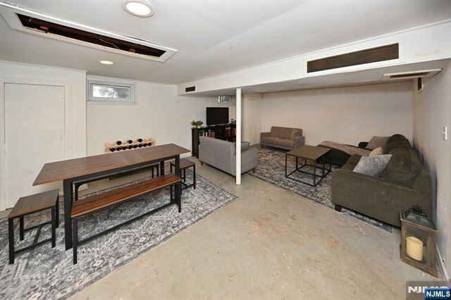 2 Youngs Place, Saddle Brook, NJ 07663