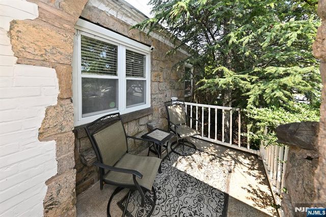 2 Youngs Place, Saddle Brook, NJ 07663
