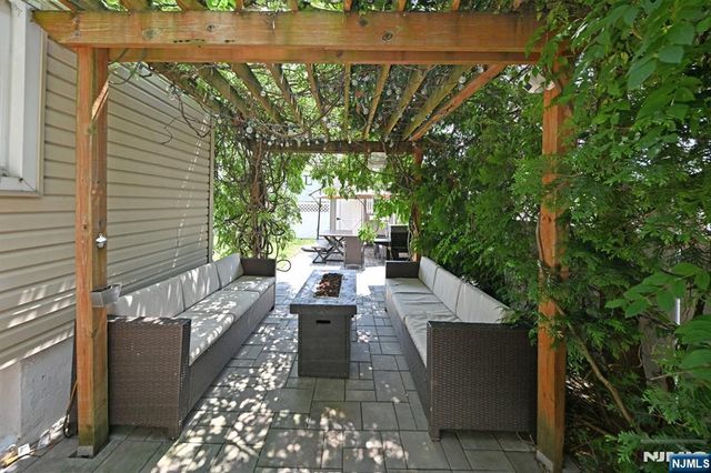2 Youngs Place, Saddle Brook, NJ 07663