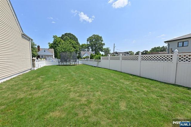 2 Youngs Place, Saddle Brook, NJ 07663