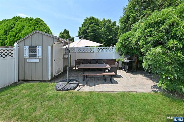 2 Youngs Place, Saddle Brook, NJ 07663