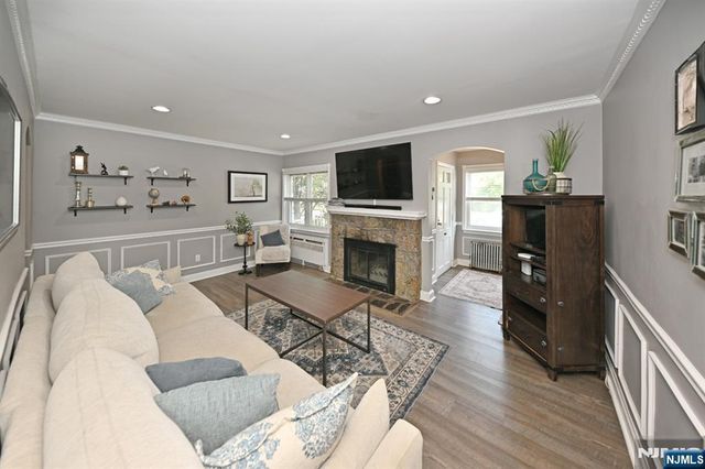 2 Youngs Place, Saddle Brook, NJ 07663