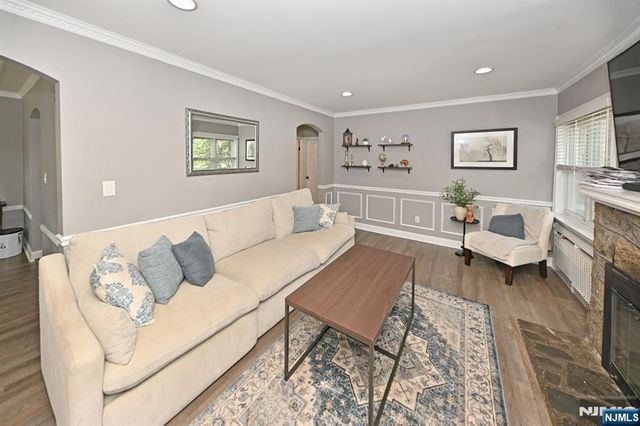 2 Youngs Place, Saddle Brook, NJ 07663