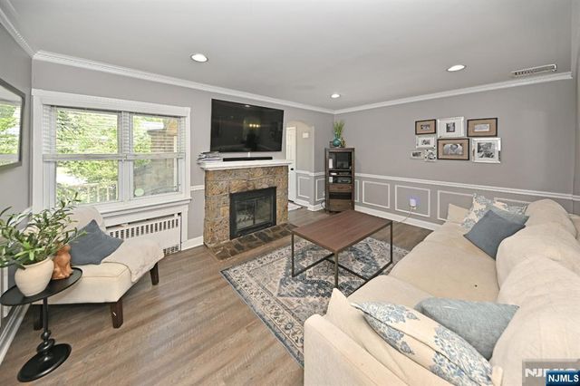 2 Youngs Place, Saddle Brook, NJ 07663