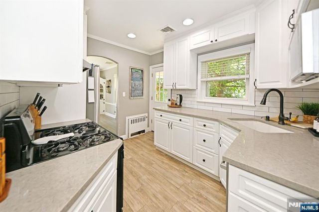 2 Youngs Place, Saddle Brook, NJ 07663