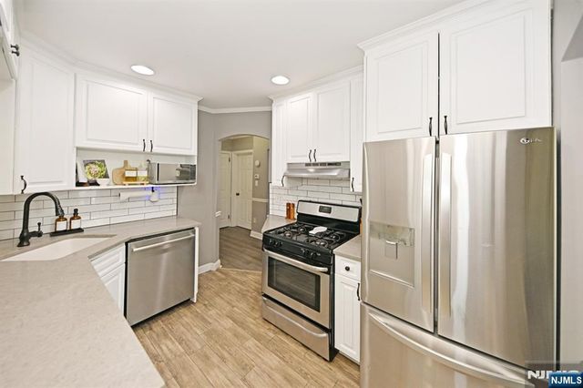 2 Youngs Place, Saddle Brook, NJ 07663